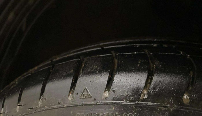 2012 Hyundai Eon ERA +, Petrol, Manual, 78,211 km, Right Front Tyre Tread