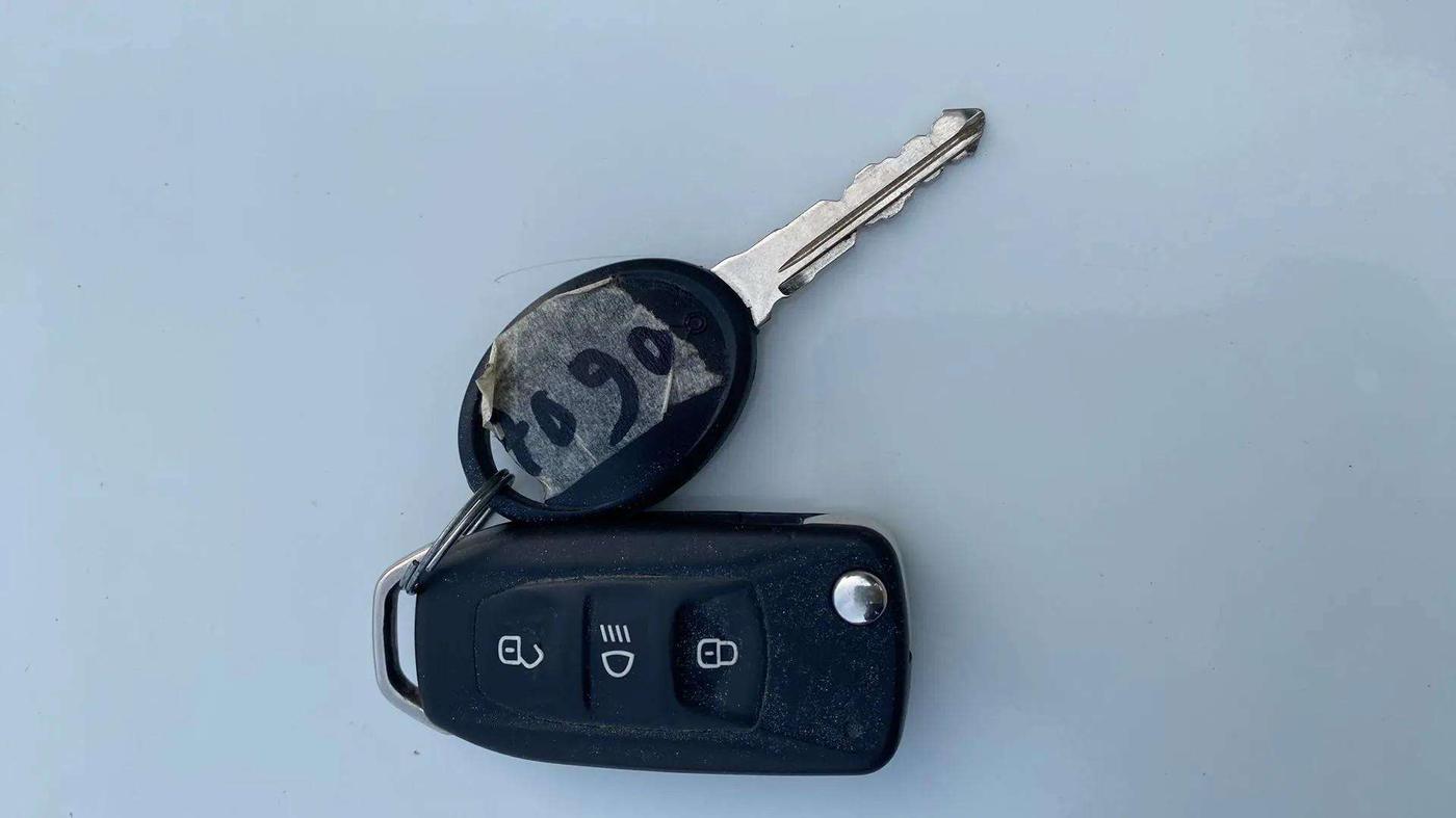 2017 Tata Tiago XM PETROL, Petrol, Manual, 33,373 km, Key Close Up
