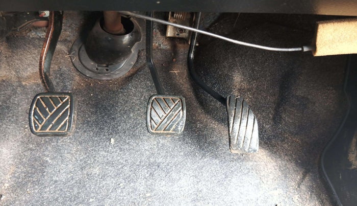 2013 Maruti Wagon R 1.0 VXI, CNG, Manual, 82,632 km, Pedals