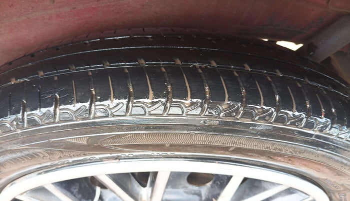 2013 Maruti Wagon R 1.0 VXI, CNG, Manual, 82,632 km, Left Rear Tyre Tread