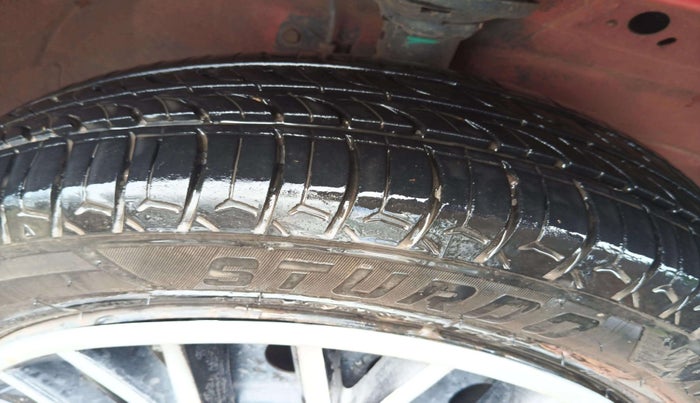 2013 Maruti Wagon R 1.0 VXI, CNG, Manual, 82,632 km, Right Front Tyre Tread