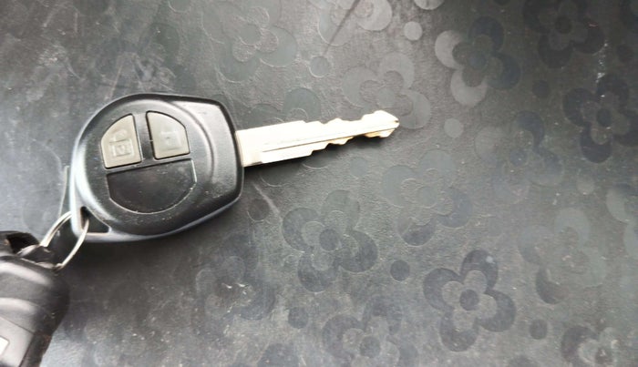 2013 Maruti Wagon R 1.0 VXI, CNG, Manual, 82,632 km, Key Close Up