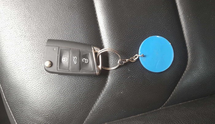 2019 Volkswagen TIGUAN HIGHLINE TDI AT, Diesel, Automatic, 76,175 km, Key Close Up