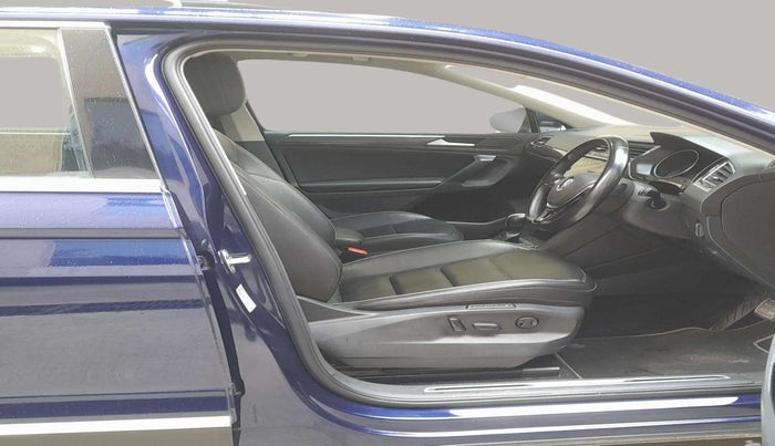 2019 Volkswagen TIGUAN HIGHLINE TDI AT, Diesel, Automatic, 76,175 km, Right Side Front Door Cabin