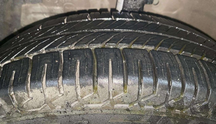 2014 Maruti Swift Dzire VXI, Petrol, Manual, 39,689 km, Left Front Tyre Tread