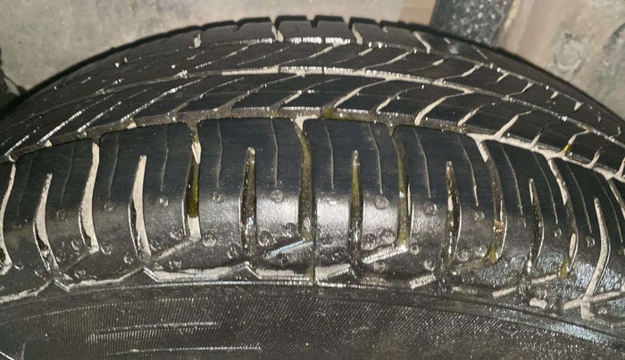 2014 Maruti Swift Dzire VXI, Petrol, Manual, 39,689 km, Left Rear Tyre Tread
