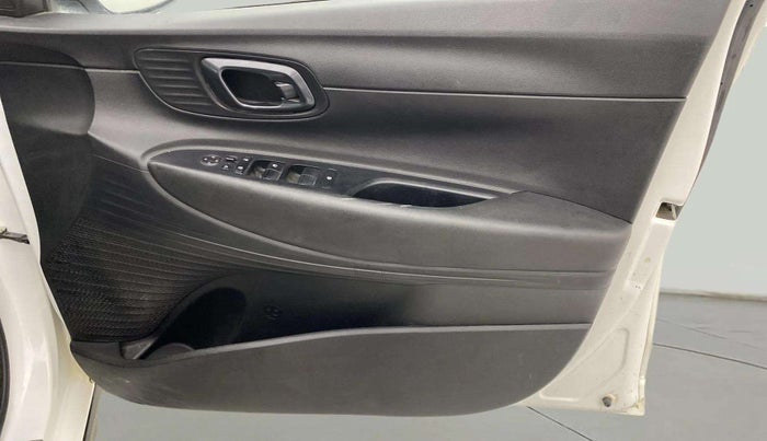 2023 Hyundai NEW I20 SPORTZ 1.2 MT, Petrol, Manual, 34,125 km, Driver Side Door Panels Control