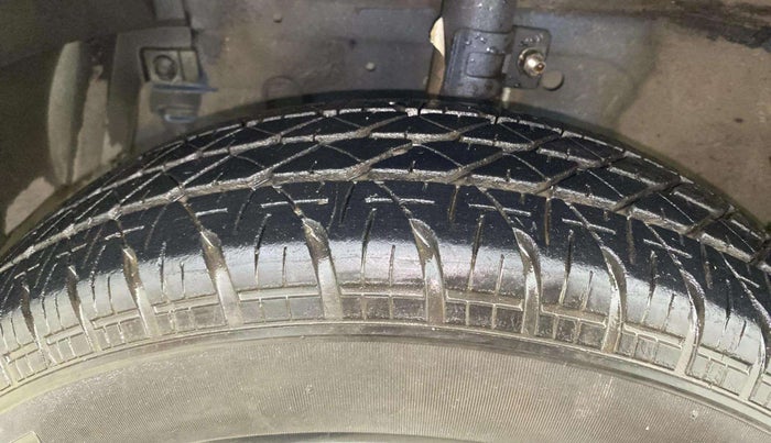 2012 Maruti Swift VXI, Petrol, Manual, 73,136 km, Left Front Tyre Tread