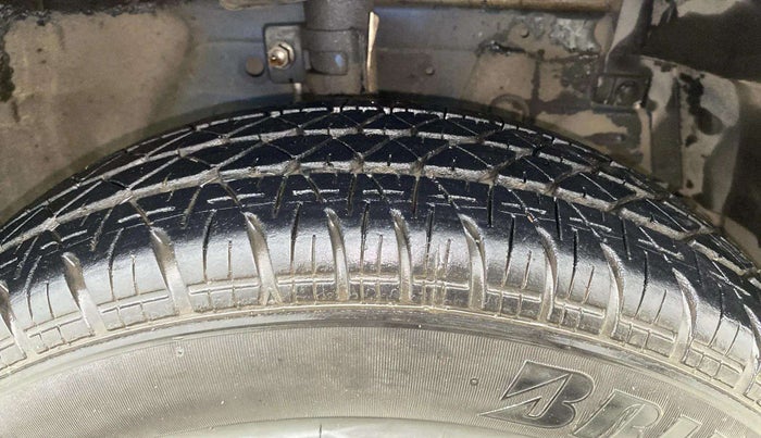 2012 Maruti Swift VXI, Petrol, Manual, 73,136 km, Right Front Tyre Tread