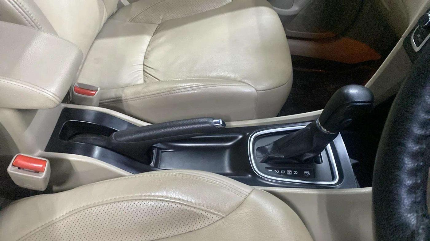2019 Maruti Ciaz ALPHA  AT 1.5 SHVS PETROL, Petrol, Automatic, 35,469 km, Gear Lever