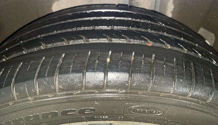 2019 Maruti Ciaz ALPHA  AT 1.5 SHVS PETROL, Petrol, Automatic, 35,469 km, Left Rear Tyre Tread