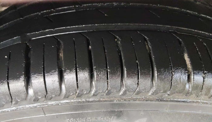 2014 Maruti Ciaz ZDI, Diesel, Manual, 89,265 km, Right Rear Tyre Tread