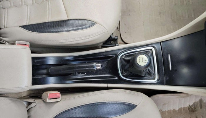 2014 Maruti Ciaz ZDI, Diesel, Manual, 89,265 km, Gear Lever