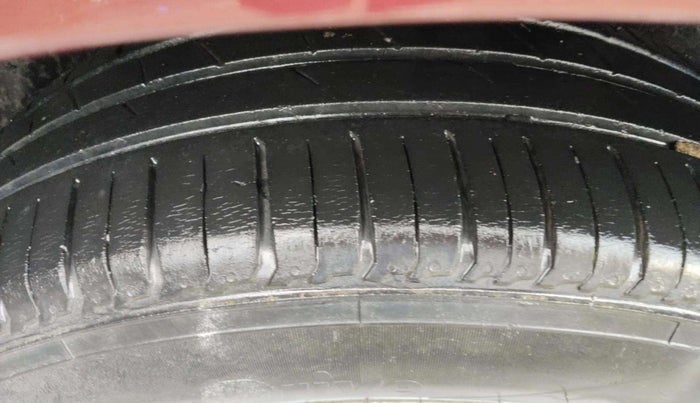 2014 Maruti Ciaz ZDI, Diesel, Manual, 89,265 km, Left Rear Tyre Tread