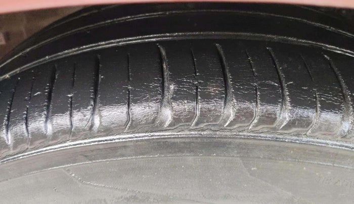 2014 Maruti Ciaz ZDI, Diesel, Manual, 89,265 km, Right Front Tyre Tread