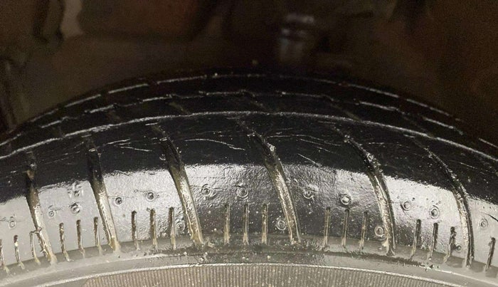 2014 Maruti Celerio ZXI, Petrol, Manual, 70,688 km, Left Front Tyre Tread
