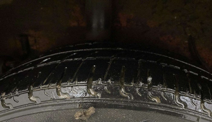 2014 Maruti Celerio ZXI, Petrol, Manual, 70,688 km, Right Rear Tyre Tread