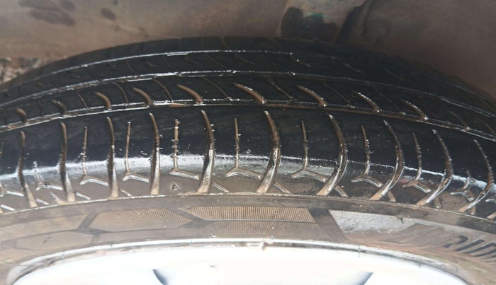 2015 Maruti Wagon R 1.0 LXI CNG, CNG, Manual, 56,475 km, Left Front Tyre Tread