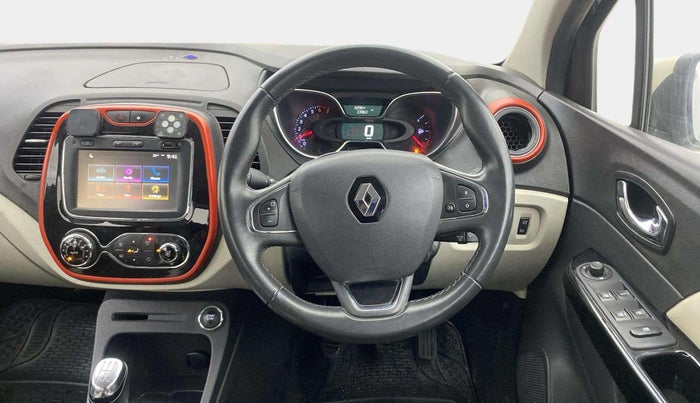 2018 Renault Captur RXT PETROL DUAL TONE, Petrol, Manual, 60,954 km, Steering Wheel Close Up