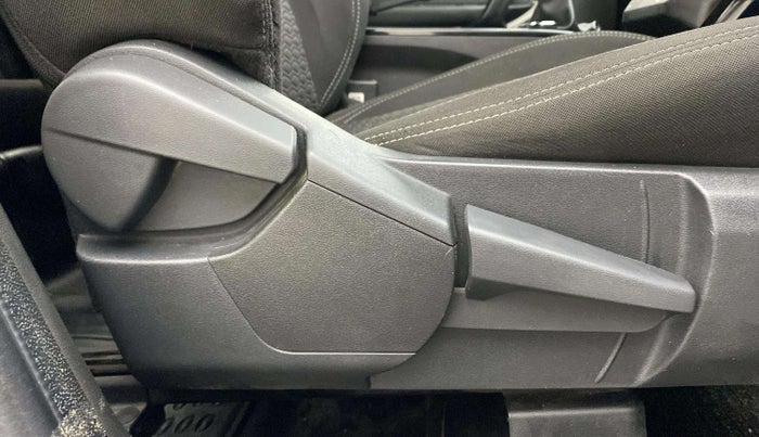2022 Renault Kiger RXZ MT, Petrol, Manual, 72,942 km, Driver Side Adjustment Panel