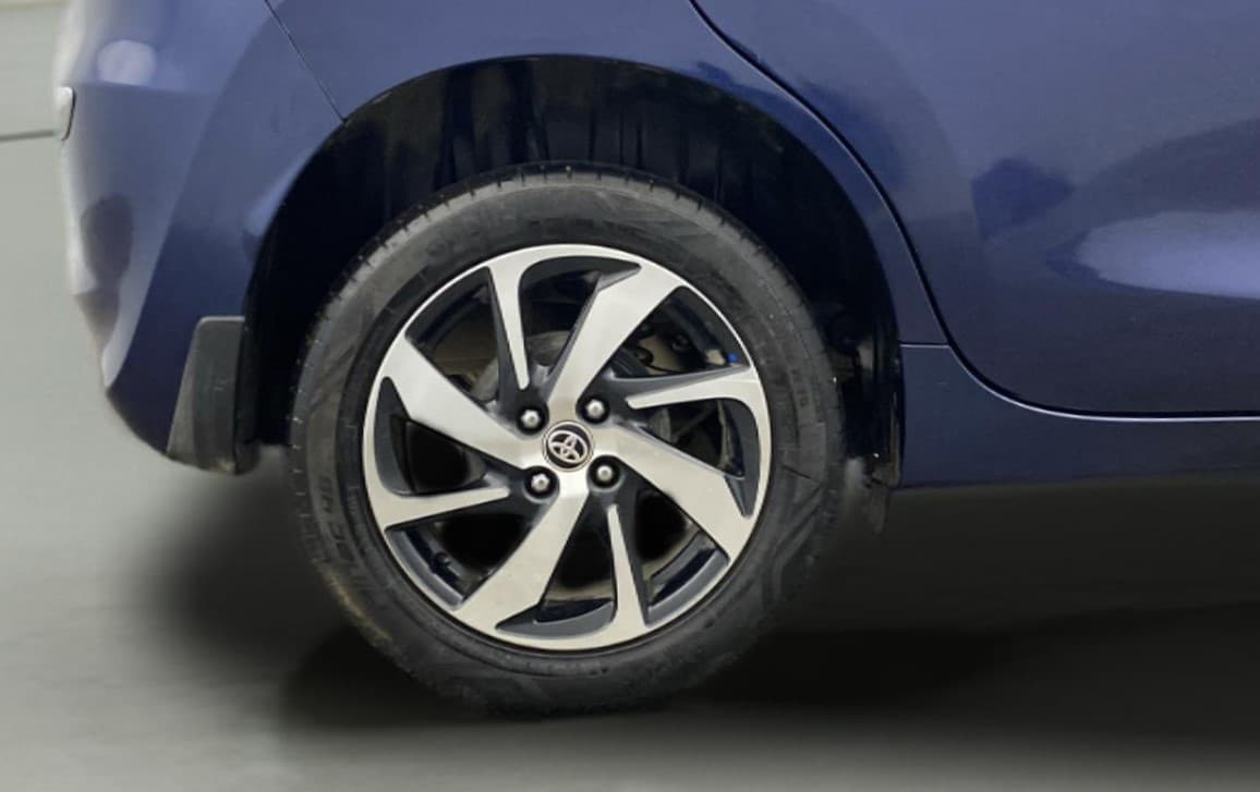 2022 Toyota Glanza V, Petrol, Manual, 66,408 km, Right Rear Wheel