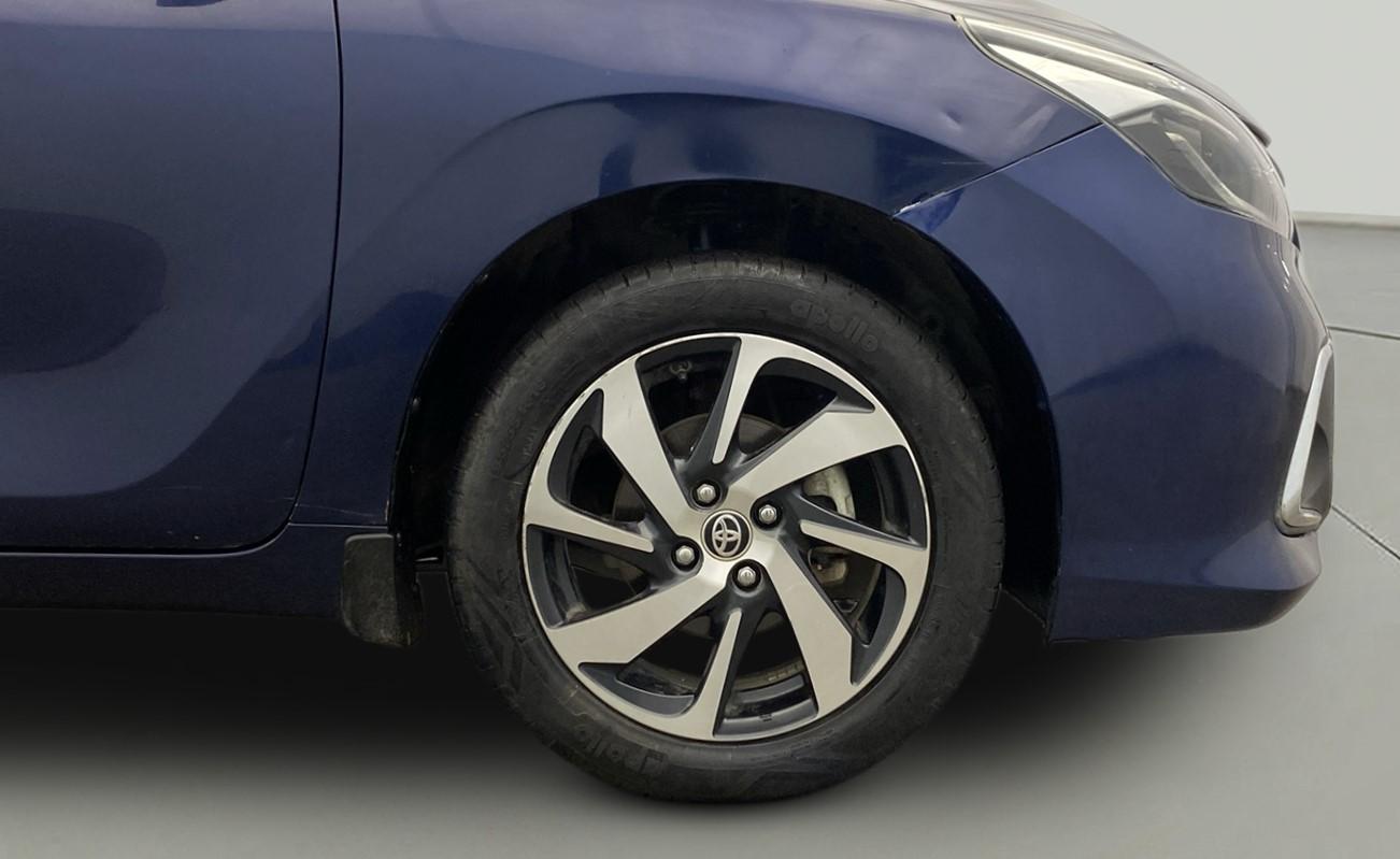 2022 Toyota Glanza V, Petrol, Manual, 66,408 km, Right Front Wheel