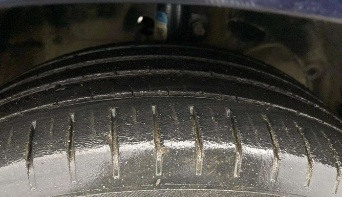 2022 Toyota Glanza V, Petrol, Manual, 66,408 km, Right Front Tyre Tread