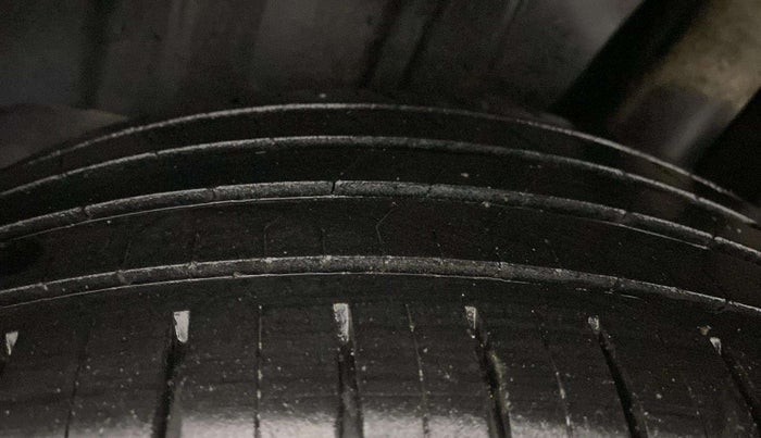 2022 Toyota Glanza V, Petrol, Manual, 66,408 km, Left Rear Tyre Tread