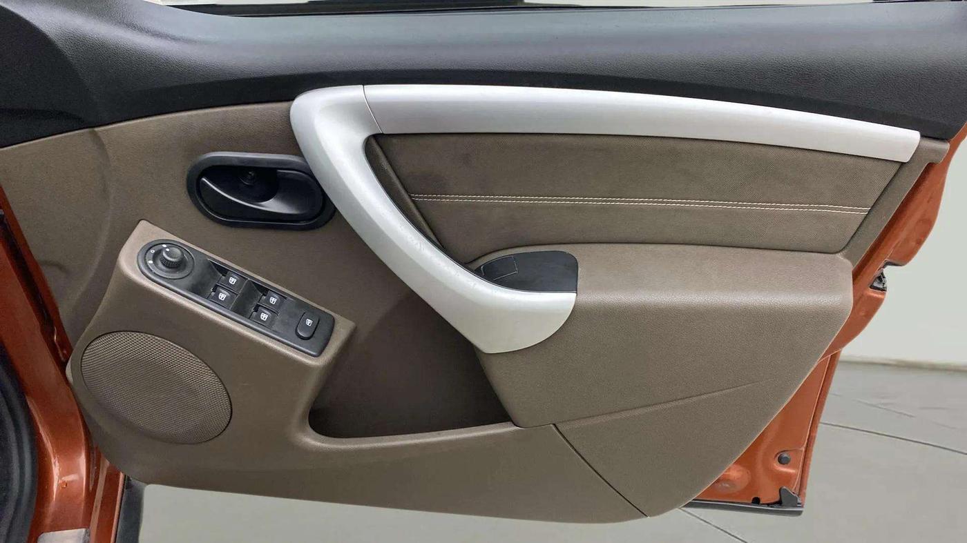 2019 Renault Duster 110 PS RXS 4X2 AMT DIESEL, Diesel, Automatic, 1,06,214 km, Driver Side Door Panels Control