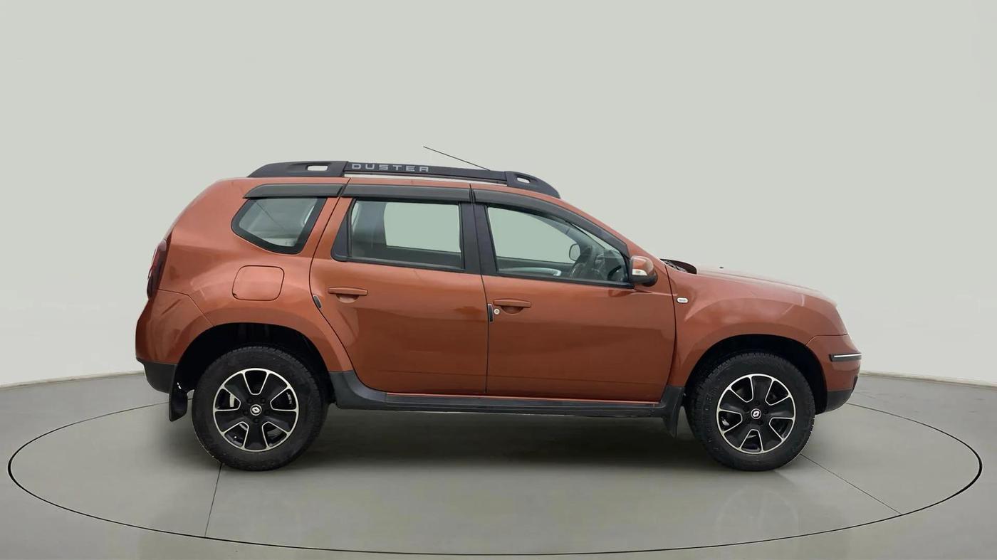 2019 Renault Duster 110 PS RXS 4X2 AMT DIESEL, Diesel, Automatic, 1,06,214 km, Right Side View