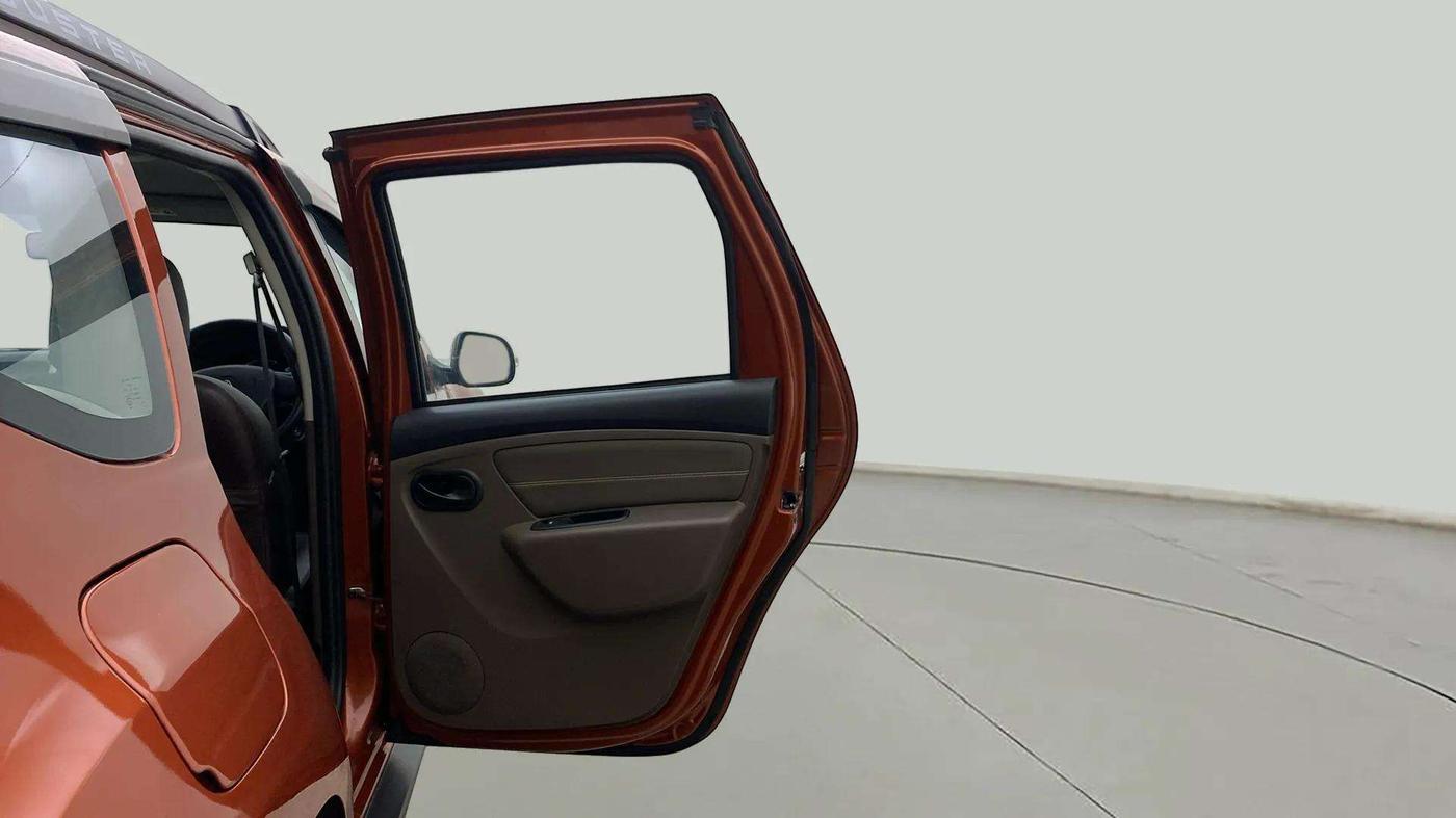 2019 Renault Duster 110 PS RXS 4X2 AMT DIESEL, Diesel, Automatic, 1,06,214 km, RHS Rear Door