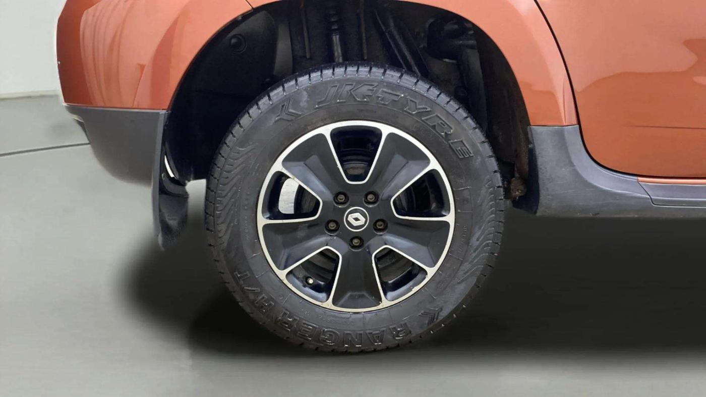 2019 Renault Duster 110 PS RXS 4X2 AMT DIESEL, Diesel, Automatic, 1,06,214 km, Right Rear Wheel
