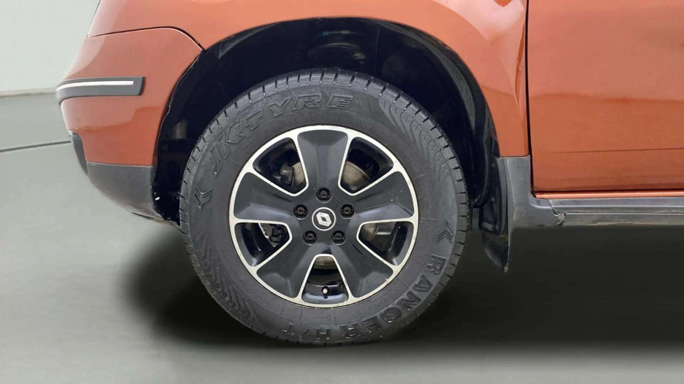 2019 Renault Duster 110 PS RXS 4X2 AMT DIESEL, Diesel, Automatic, 1,06,214 km, Left Front Wheel