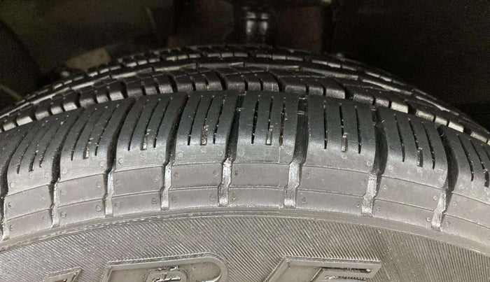 2019 Renault Duster 110 PS RXS 4X2 AMT DIESEL, Diesel, Automatic, 1,06,032 km, Left Front Tyre Tread