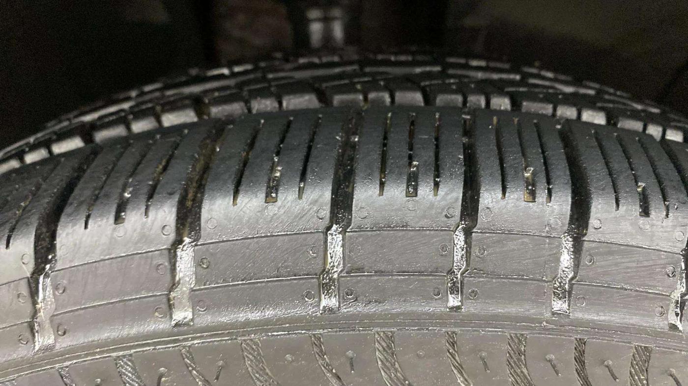 2019 Renault Duster 110 PS RXS 4X2 AMT DIESEL, Diesel, Automatic, 1,06,214 km, Right Front Tyre Tread