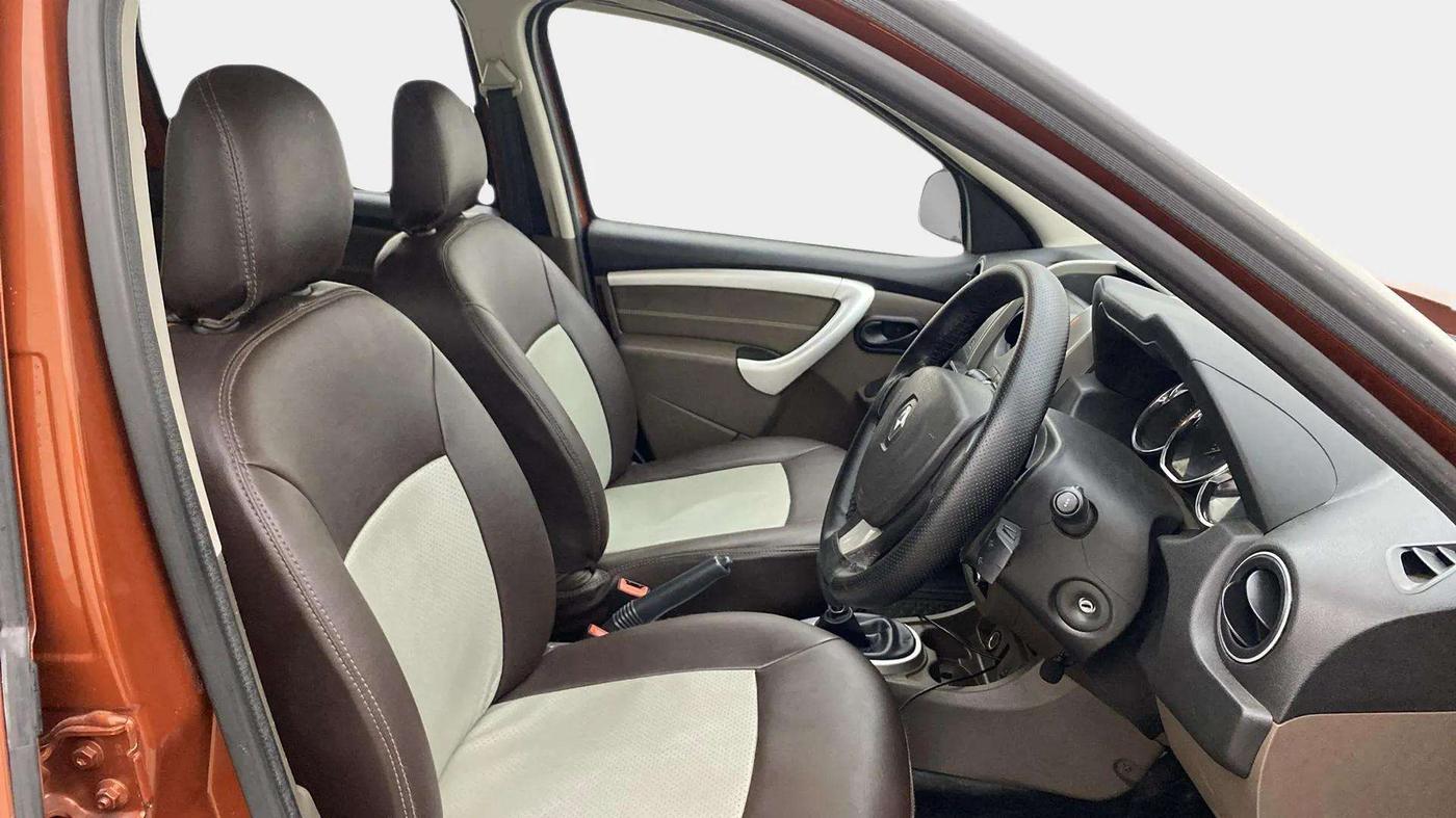 2019 Renault Duster 110 PS RXS 4X2 AMT DIESEL, Diesel, Automatic, 1,06,214 km, Right Side Front Door Cabin