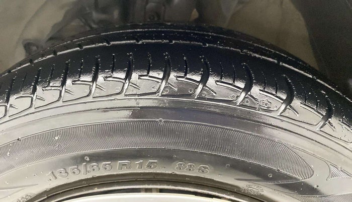 2017 Maruti Baleno DELTA PETROL 1.2, Petrol, Manual, 1,05,332 km, Left Front Tyre Tread