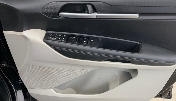 2021 KIA SONET HTX 1.0 IMT, Petrol, Manual, 67,652 km, Driver Side Door Panels Control