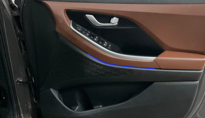 2022 Hyundai ALCAZAR PRESTIGE 2.0 MT 7STR, Petrol, Manual, 38,148 km, Driver Side Door Panels Control