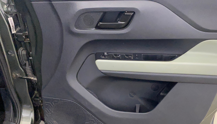 2022 Tata PUNCH ADVENTURE CAMO AMT, Petrol, Automatic, 67,511 km, Driver Side Door Panels Control