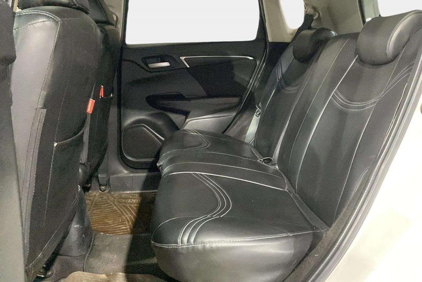 2017 Honda Jazz 1.2L I-VTEC VX, Petrol, Manual, 1,09,155 km, Right Side Rear Door Cabin