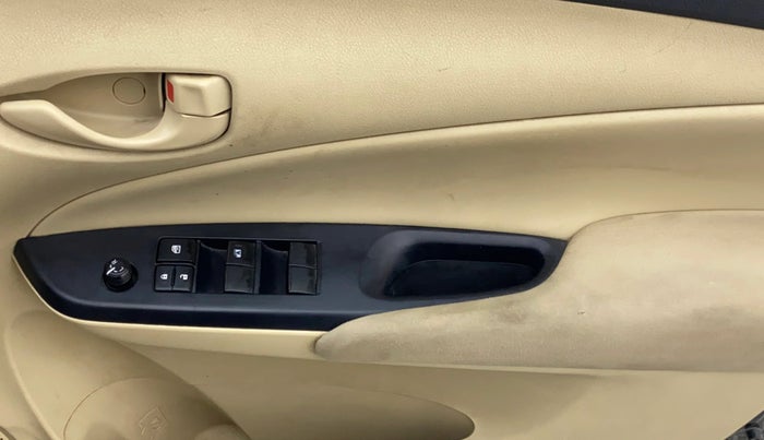 2018 Toyota YARIS J CVT, Petrol, Automatic, 1,04,534 km, Driver Side Door Panels Control