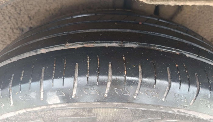 2022 Mahindra XUV700 AX 5 D MT 7 STR, Diesel, Manual, 89,558 km, Right Rear Tyre Tread