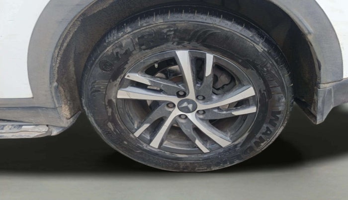 2022 Mahindra XUV700 AX 5 D MT 7 STR, Diesel, Manual, 89,558 km, Left Rear Wheel