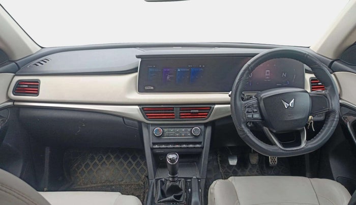 2022 Mahindra XUV700 AX 5 D MT 7 STR, Diesel, Manual, 89,558 km, Dashboard