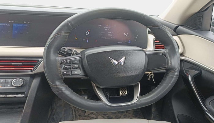 2022 Mahindra XUV700 AX 5 D MT 7 STR, Diesel, Manual, 89,558 km, Steering Wheel Close Up