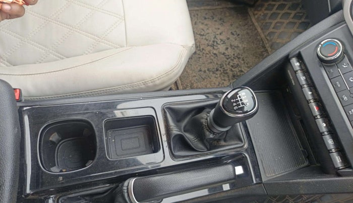 2022 Mahindra XUV700 AX 5 D MT 7 STR, Diesel, Manual, 89,558 km, Gear Lever