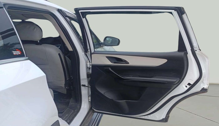 2022 Mahindra XUV700 AX 5 D MT 7 STR, Diesel, Manual, 89,558 km, RHS Rear Door