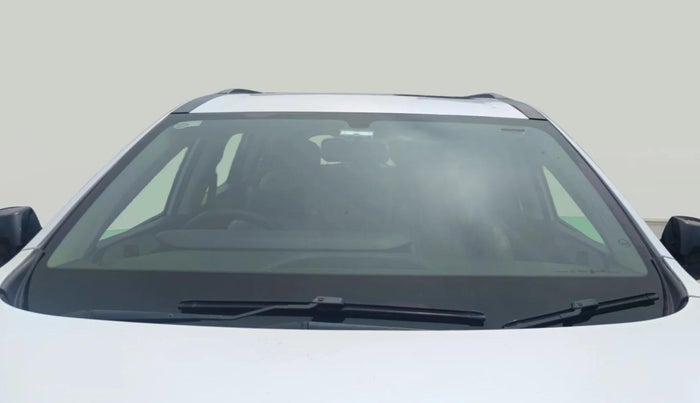 2022 Mahindra XUV700 AX 5 D MT 7 STR, Diesel, Manual, 89,558 km, Front Windshield