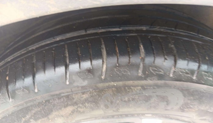2022 Mahindra XUV700 AX 5 D MT 7 STR, Diesel, Manual, 89,558 km, Right Front Tyre Tread
